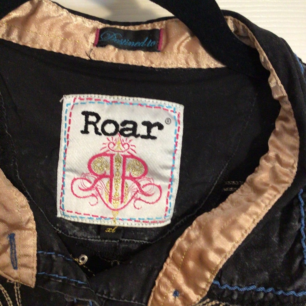 Roar ladies button down